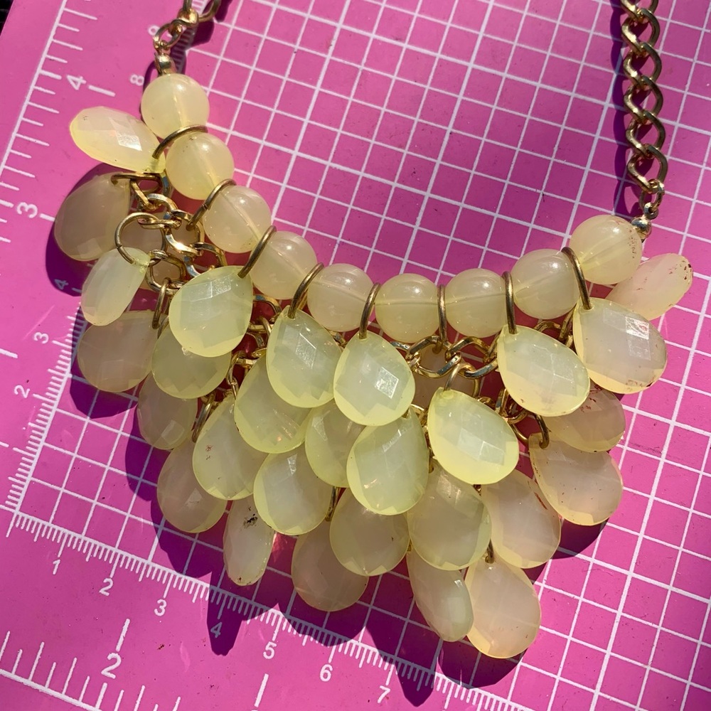 Tahari Elegant Gold chain yellow Cream beads statement Necklace 20” - Picture 6 of 7